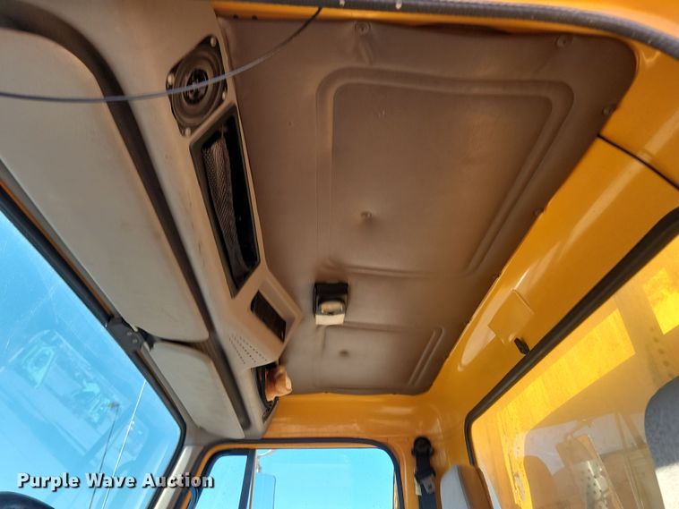 image for item KU9035 1995 International  4700 dump truck