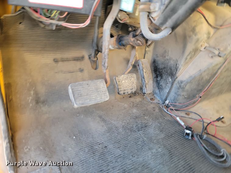 image for item KU9035 1995 International  4700 dump truck