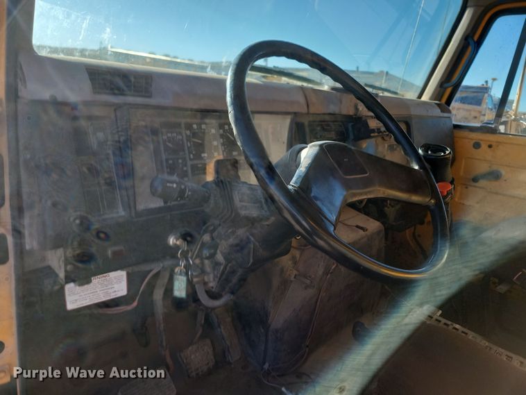 image for item KU9035 1995 International  4700 dump truck