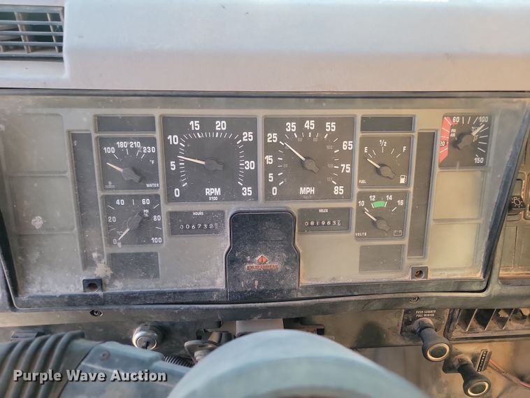 image for item KU9035 1995 International  4700 dump truck