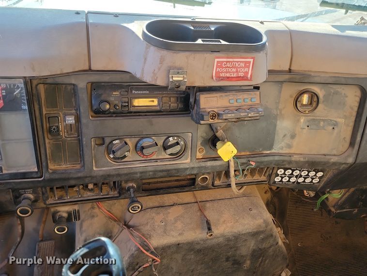 image for item KU9035 1995 International  4700 dump truck