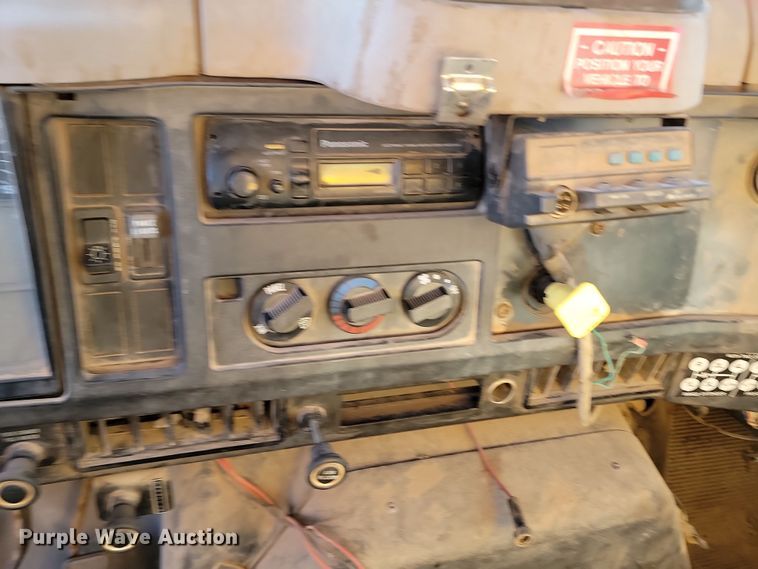 image for item KU9035 1995 International  4700 dump truck