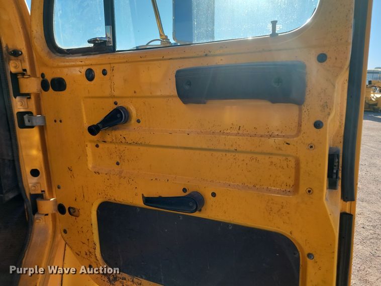 image for item KU9035 1995 International  4700 dump truck