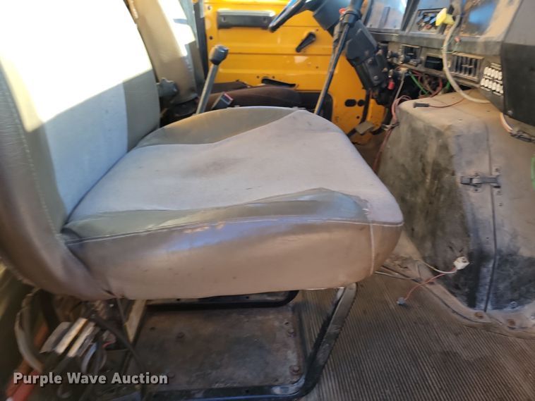 image for item KU9035 1995 International  4700 dump truck