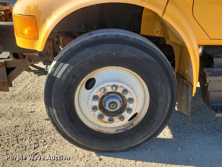 image for item KU9035 1995 International  4700 dump truck