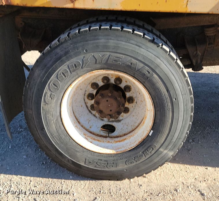 image for item KU9035 1995 International  4700 dump truck