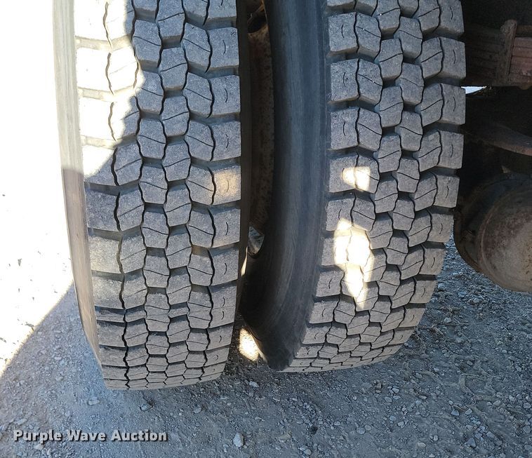 image for item KU9035 1995 International  4700 dump truck