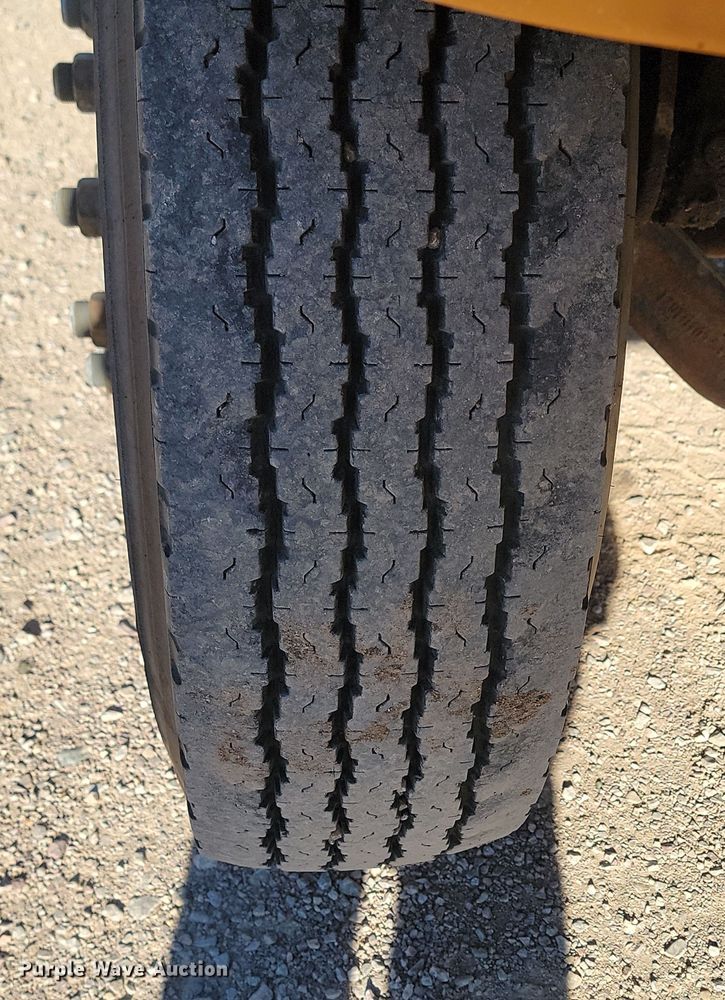 image for item KU9035 1995 International  4700 dump truck