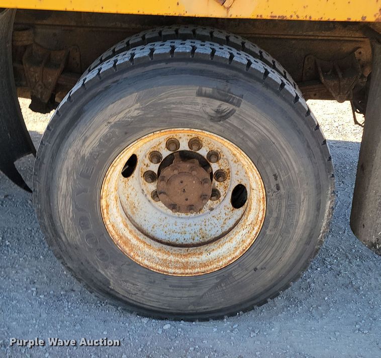 image for item KU9035 1995 International  4700 dump truck