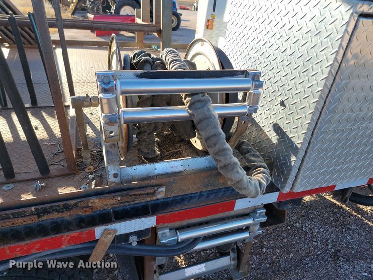 image for item KU9037 2011 Ford  F550 Super Duty XL bucket truck