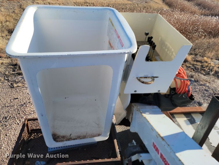 image for item KU9037 2011 Ford  F550 Super Duty XL bucket truck