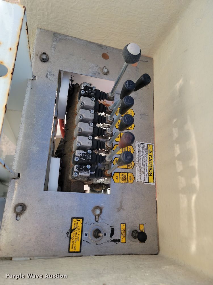 image for item KU9037 2011 Ford  F550 Super Duty XL bucket truck