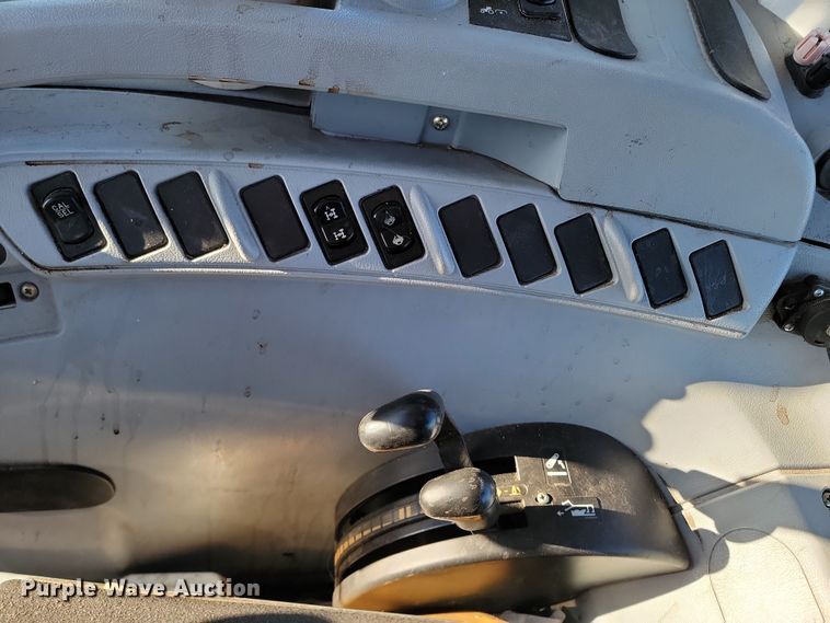 image for item KU9040 New Holland T6030 tractor