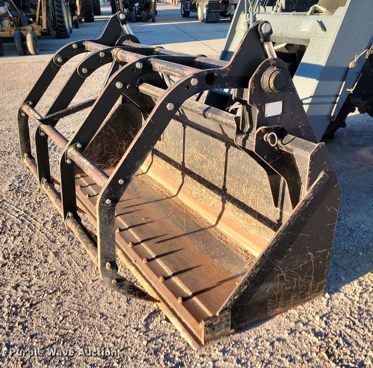 image for item KU9041 2005 Case IH Maxxum MXM120 MFWD tractor