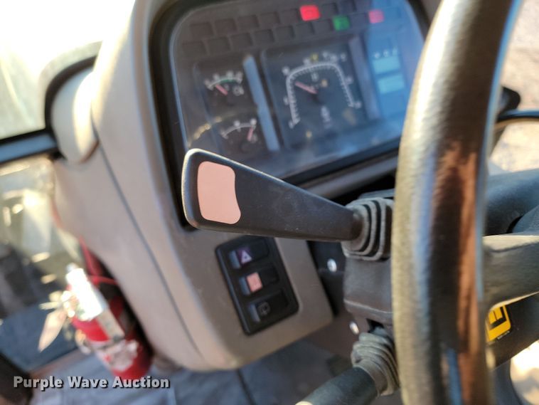 image for item KU9041 2005 Case IH Maxxum MXM120 MFWD tractor