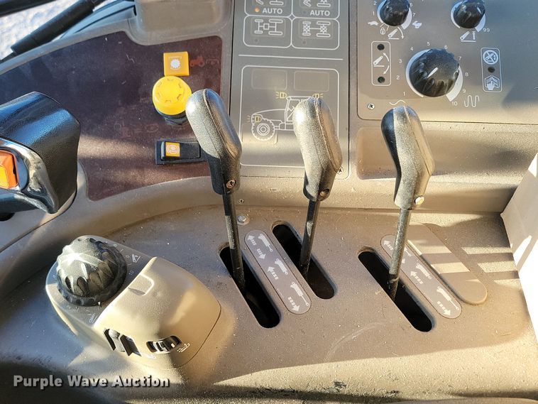 image for item KU9041 2005 Case IH Maxxum MXM120 MFWD tractor