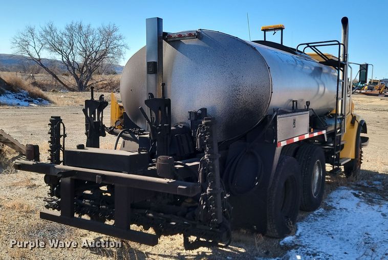 image for item KU9048 2007 Sterling LT7500  tank truck