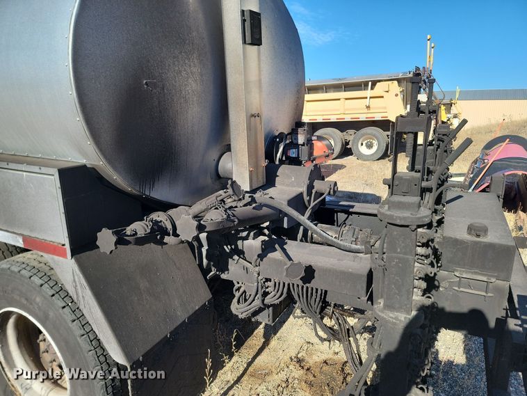 image for item KU9048 2007 Sterling LT7500  tank truck