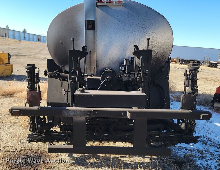 image for item KU9048 2007 Sterling LT7500  tank truck