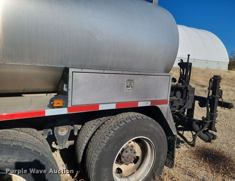 image for item KU9048 2007 Sterling LT7500  tank truck