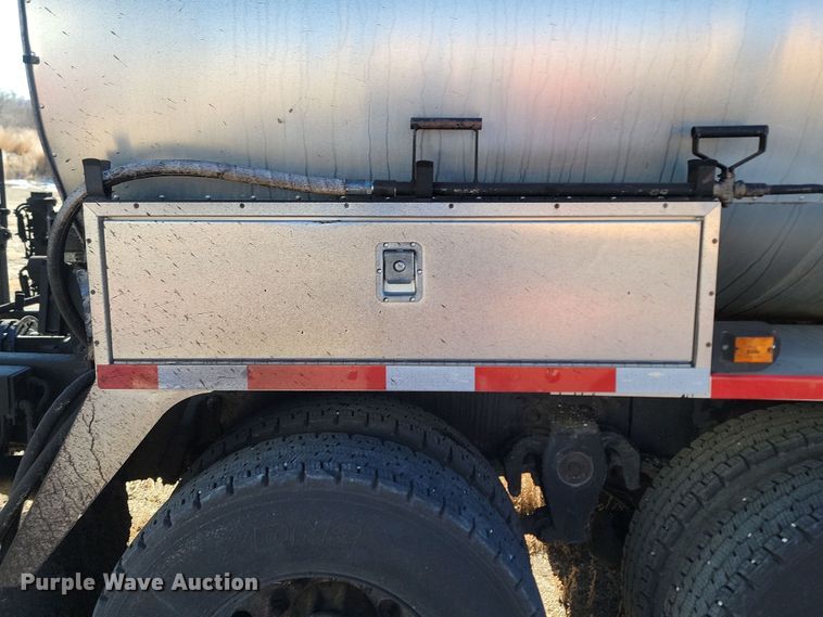 image for item KU9048 2007 Sterling LT7500  tank truck