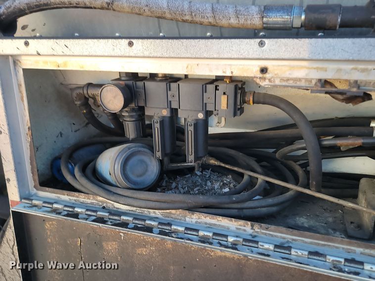 image for item KU9048 2007 Sterling LT7500  tank truck