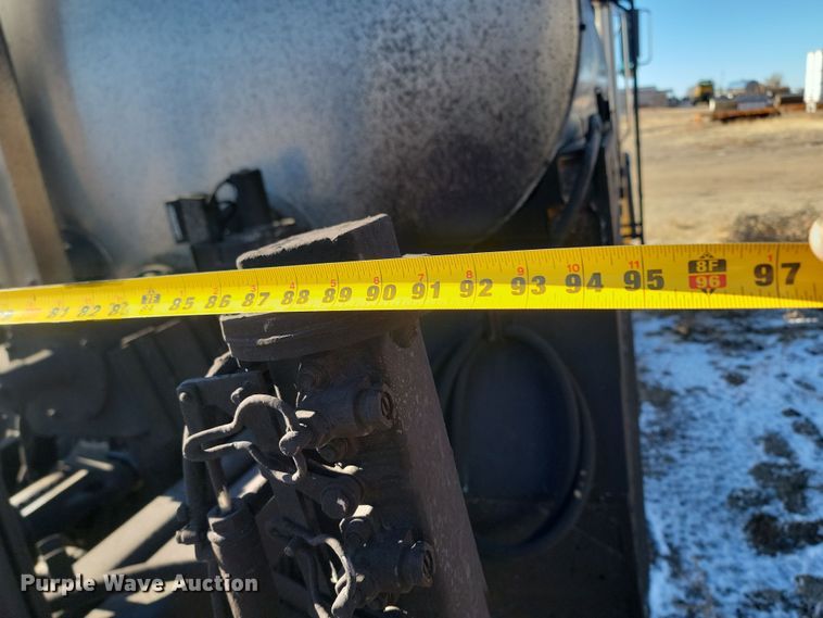 image for item KU9048 2007 Sterling LT7500  tank truck