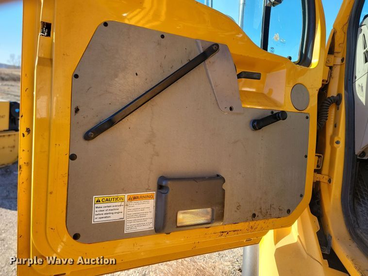 image for item KU9048 2007 Sterling LT7500  tank truck