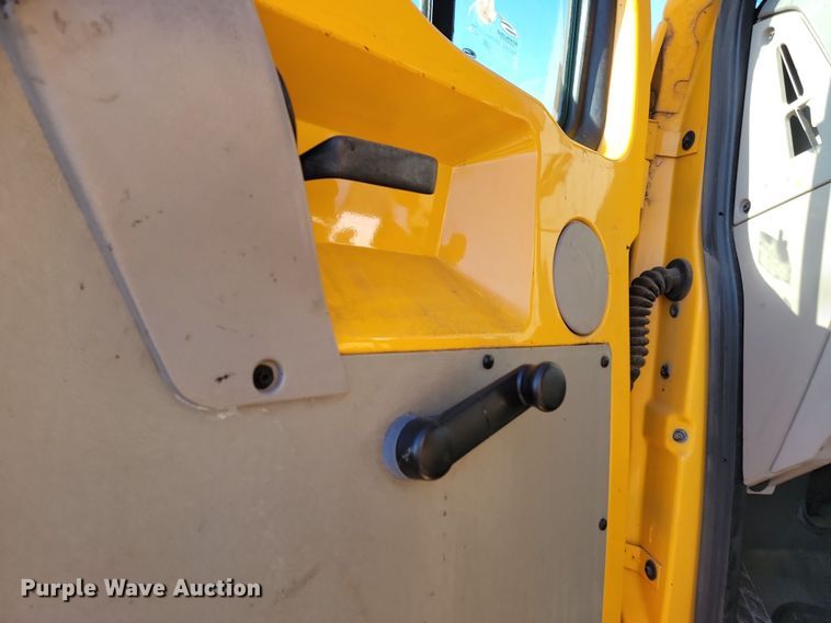 image for item KU9048 2007 Sterling LT7500  tank truck