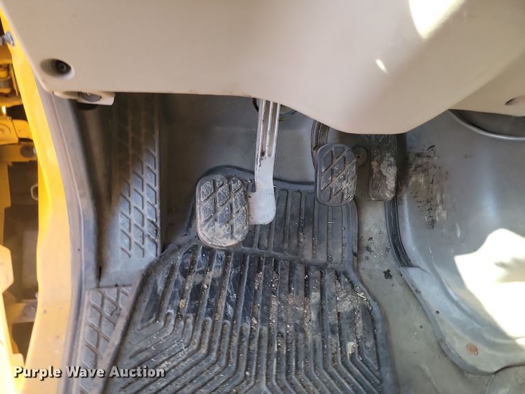 image for item KU9048 2007 Sterling LT7500  tank truck