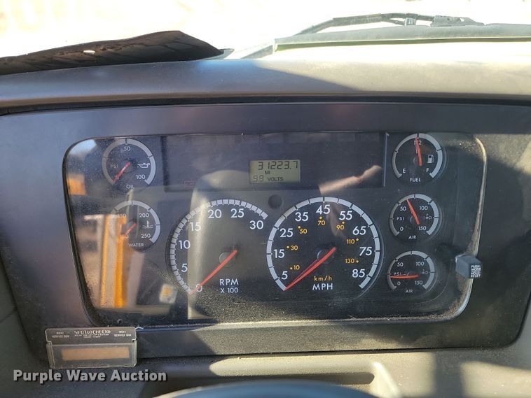 image for item KU9048 2007 Sterling LT7500  tank truck