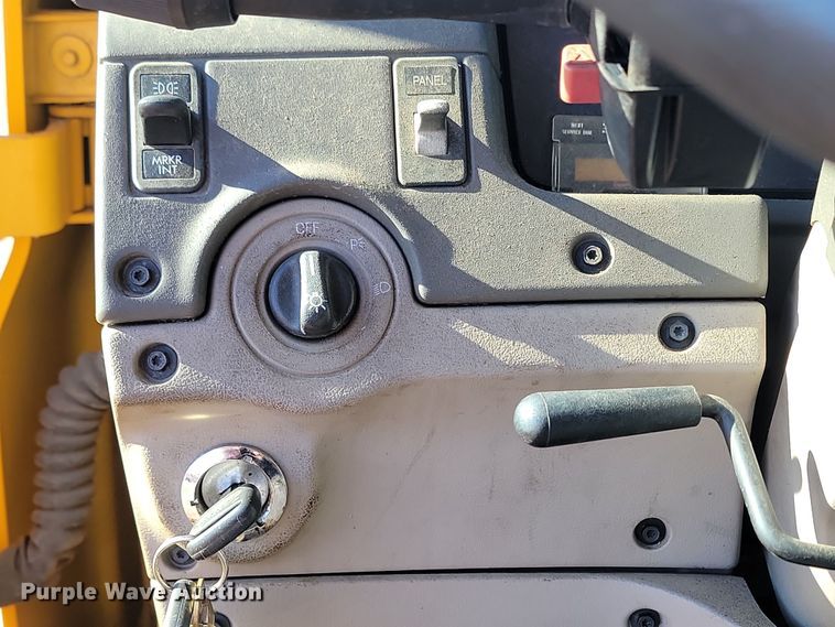 image for item KU9048 2007 Sterling LT7500  tank truck