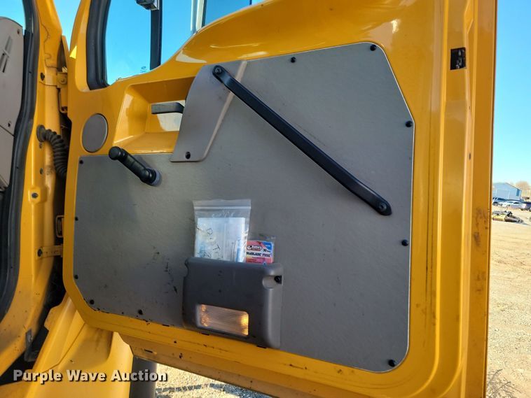 image for item KU9048 2007 Sterling LT7500  tank truck