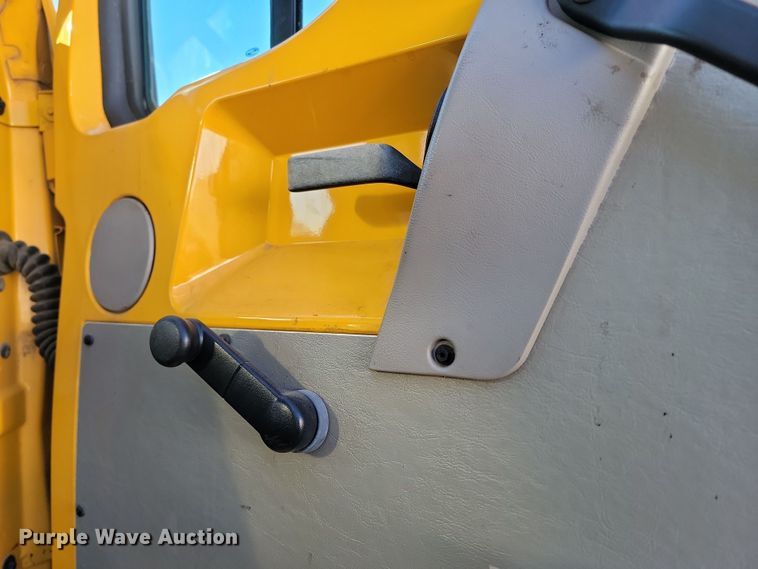 image for item KU9048 2007 Sterling LT7500  tank truck