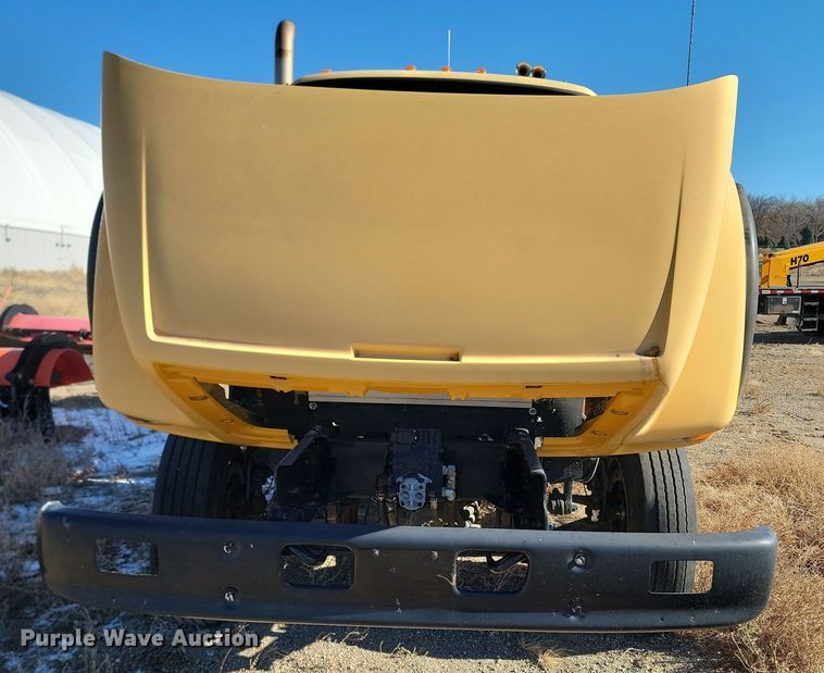 image for item KU9048 2007 Sterling LT7500  tank truck