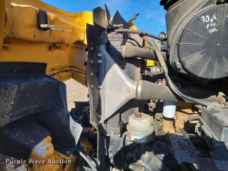 image for item KU9048 2007 Sterling LT7500  tank truck