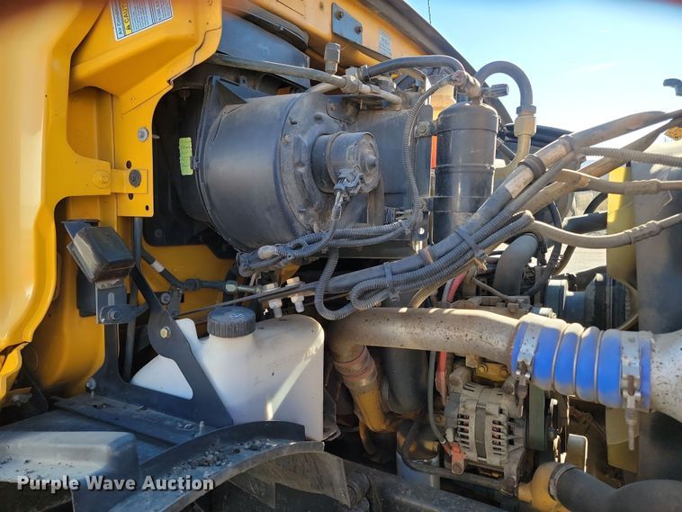 image for item KU9048 2007 Sterling LT7500  tank truck