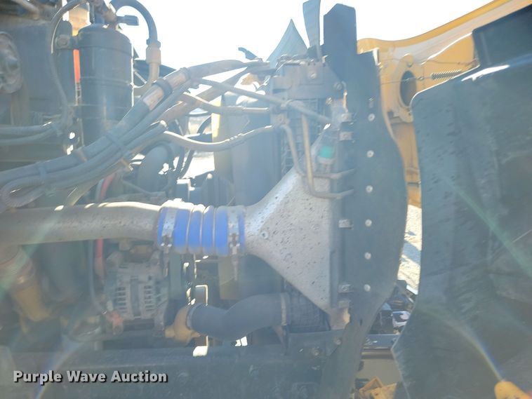 image for item KU9048 2007 Sterling LT7500  tank truck