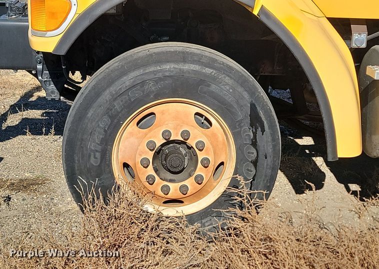 image for item KU9048 2007 Sterling LT7500  tank truck