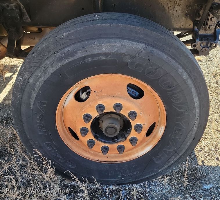 image for item KU9048 2007 Sterling LT7500  tank truck