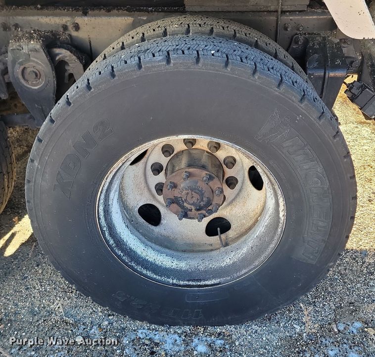 image for item KU9048 2007 Sterling LT7500  tank truck