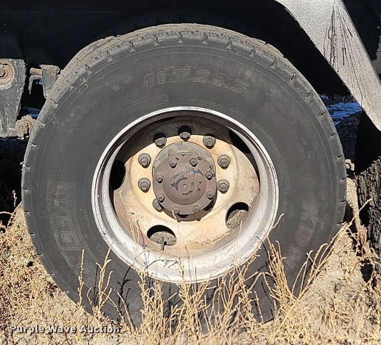 image for item KU9048 2007 Sterling LT7500  tank truck