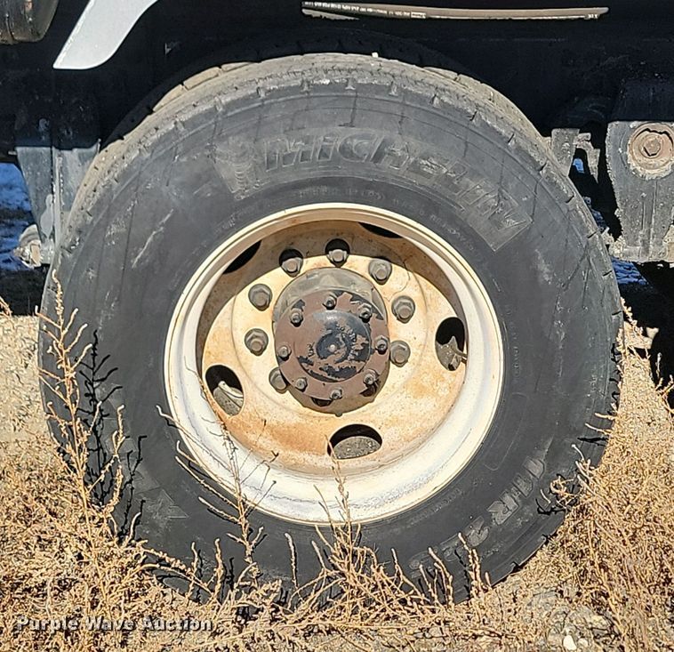 image for item KU9048 2007 Sterling LT7500  tank truck