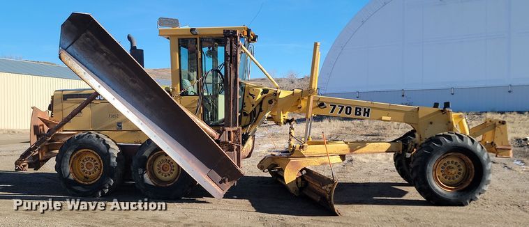 image for item KU9049 1996 John Deere 770BH  motor grader
