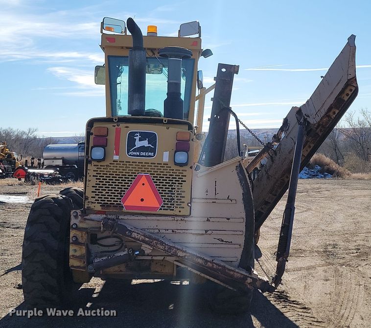 image for item KU9049 1996 John Deere 770BH  motor grader