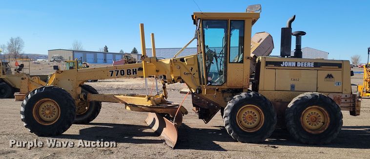 image for item KU9049 1996 John Deere 770BH  motor grader