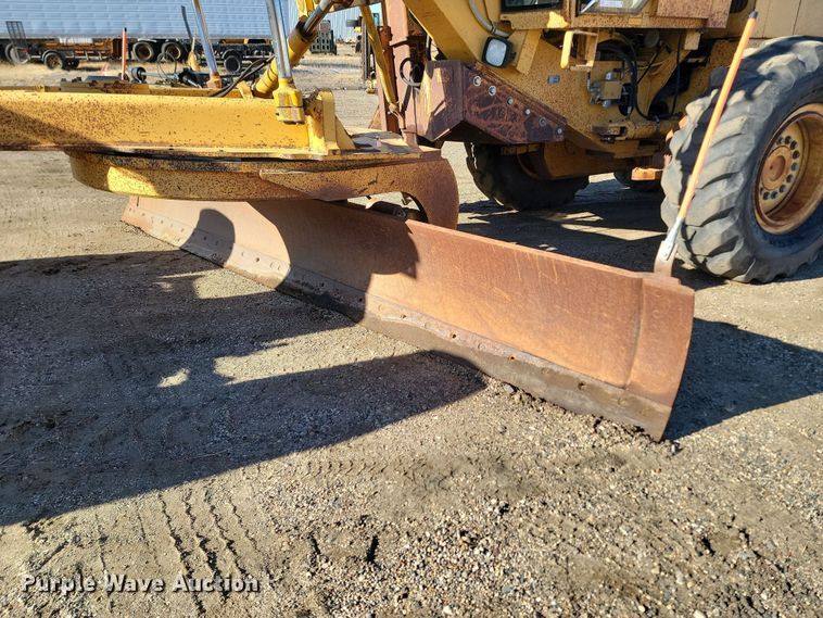 image for item KU9049 1996 John Deere 770BH  motor grader