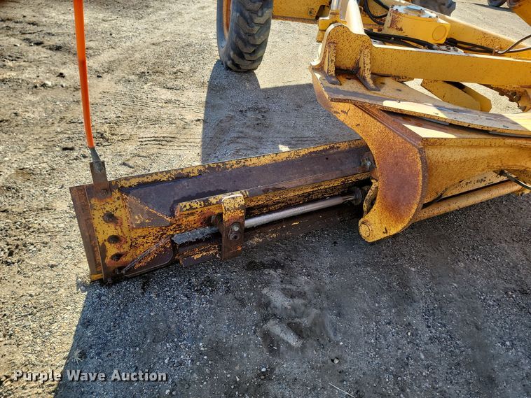 image for item KU9049 1996 John Deere 770BH  motor grader