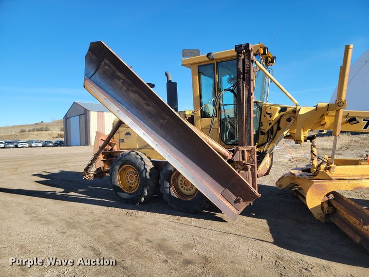 image for item KU9049 1996 John Deere 770BH  motor grader