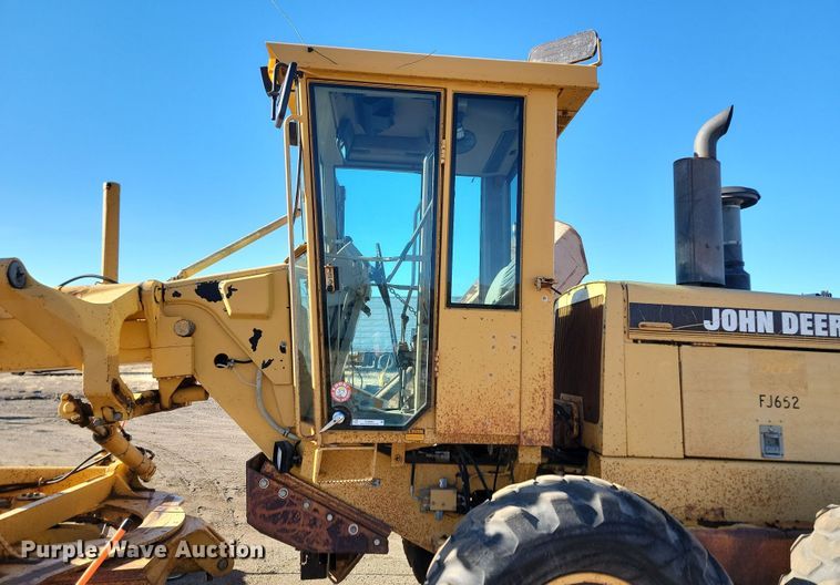 image for item KU9049 1996 John Deere 770BH  motor grader